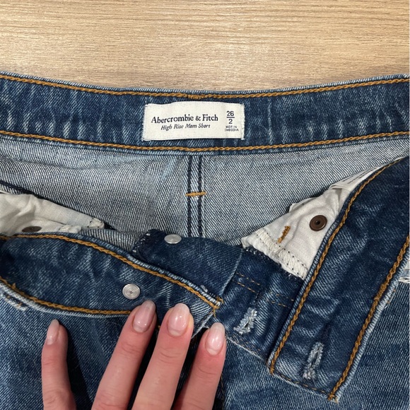 Abercrombie & Fitch High Rise Mom Short - Picture 5 of 5